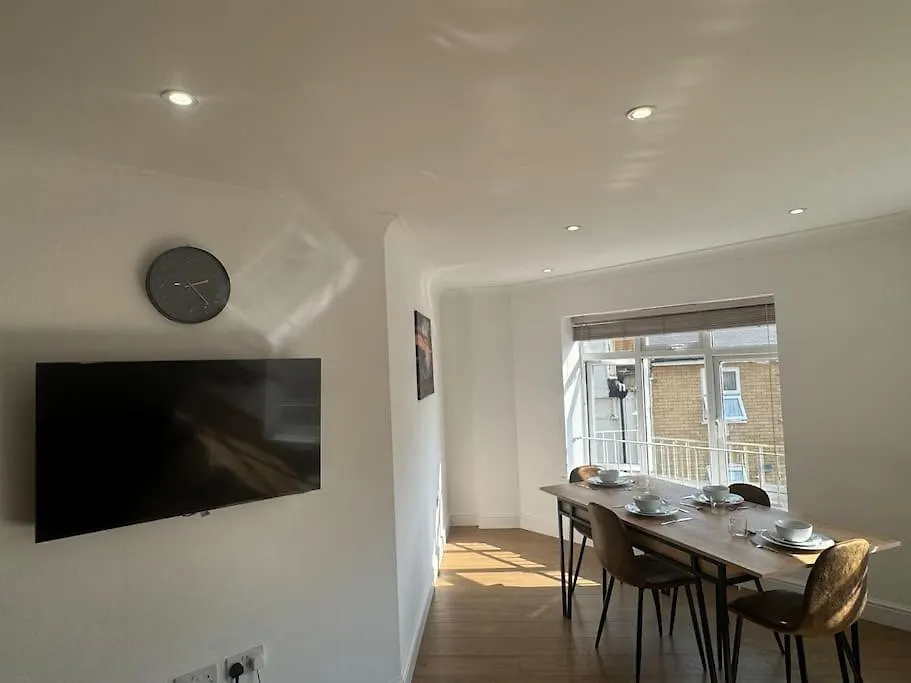 2 Bedroom, Parking, Hounslow St London