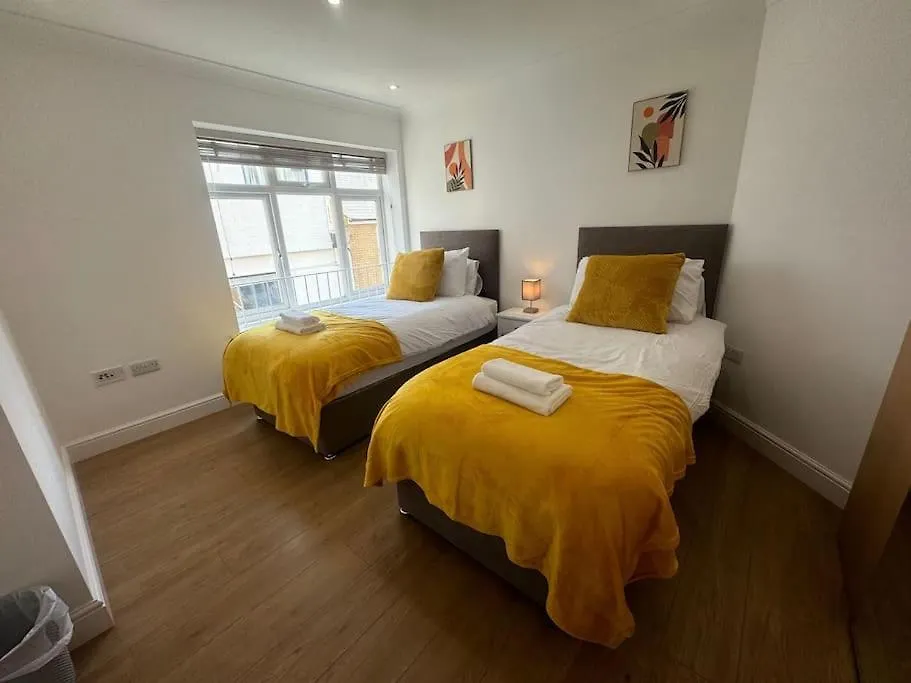 Apartment 2 Bedroom, Parking, Hounslow St London United Kingdom