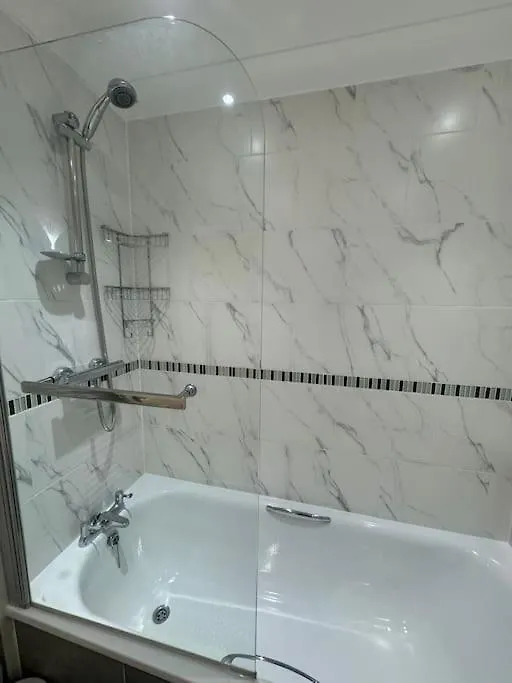 2 Bedroom, Parking, Hounslow St London 0*,  United Kingdom