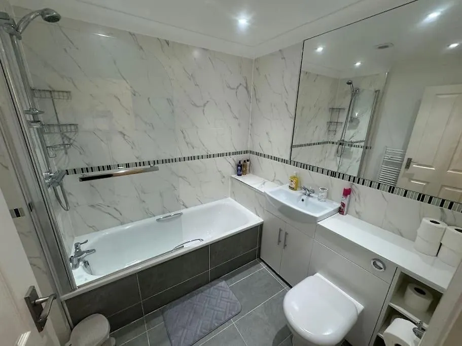 2 Bedroom, Parking, Hounslow St London